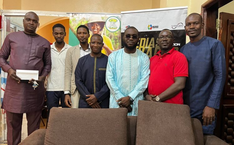  Récompenses MEDIAS AWARDS : le lauréat du Grand Prix, Aboubacar Diallo, a reçu « son salon » comme promis  (images)